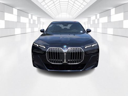Used 2024 BMW 760i xDrive AWD/4WD image 2
