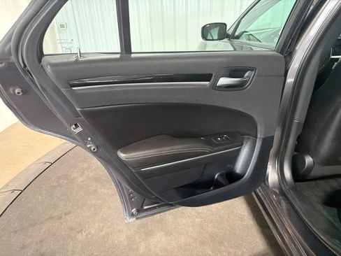 Used 2018 Chrysler 300 S AWD/4WD image 17
