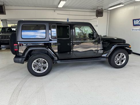 Used 2019 Jeep Wrangler Unlimited Sahara w/ Safety Group AWD/4WD image 10