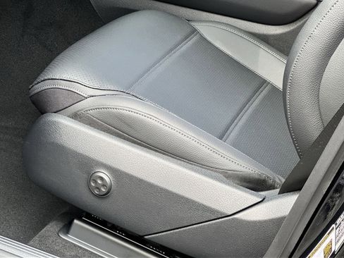 Used 2026 Mercedes-Benz GLC 300 4MATIC image 12