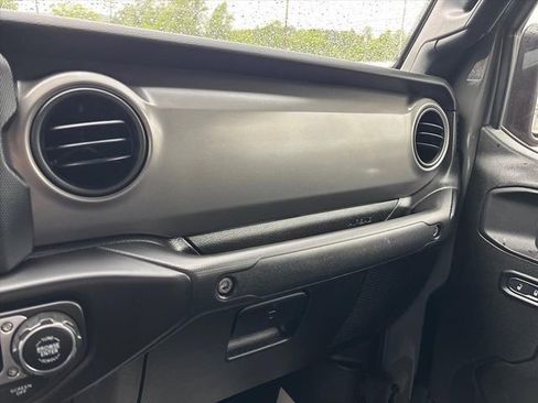 Used 2022 Jeep Gladiator Sport AWD/4WD image 36