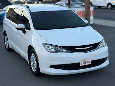 Used 2020 Chrysler Voyager Lxi image 3