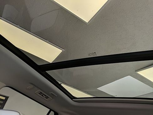 Used 2023 GMC Yukon XL Denali image 32