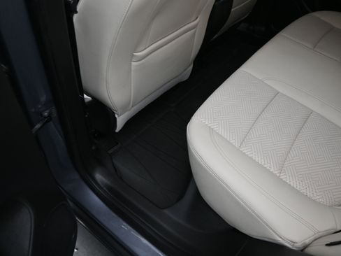 Used 2020 Buick Encore GX Essence image 16