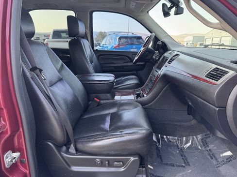 Used 2007 Cadillac Escalade AWD w/ Information Package image 9