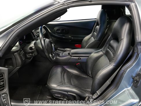Used 2003 Chevrolet Corvette Coupe w/ Preferred Equipment Group RWD image 39