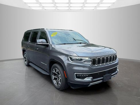 Used 2024 Jeep Wagoneer L Series III w/ Flexible Seating Group AWD/4WD image 5