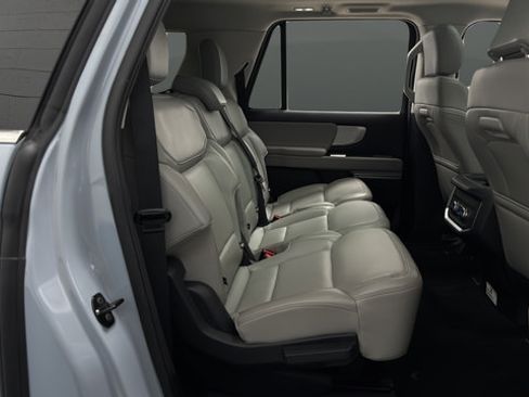 Used 2025 Ford Expedition Max Active AWD/4WD image 25