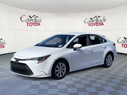 Used 2024 Toyota Corolla LE image 2
