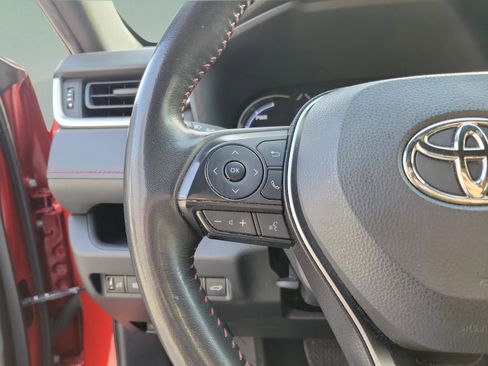 Used 2021 Toyota RAV4 SE w/ Weather & Moonroof Package AWD/4WD image 21