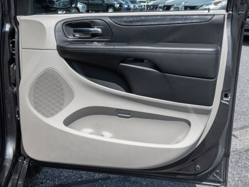 Used 2017 Dodge Grand Caravan SE w/ Power Window Group FWD image 34