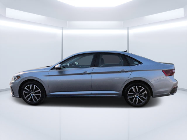 Used 2025 Volkswagen Jetta SE FWD image 6
