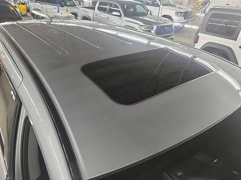 Used 2018 Honda Odyssey Elite image 7