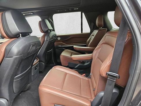 Used 2025 Lincoln Navigator Reserve AWD/4WD image 13