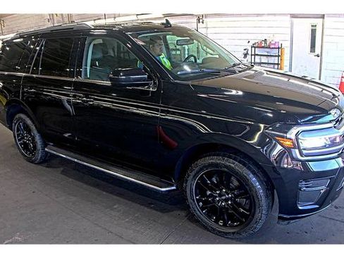 Used 2023 Ford Expedition XLT AWD/4WD image 2