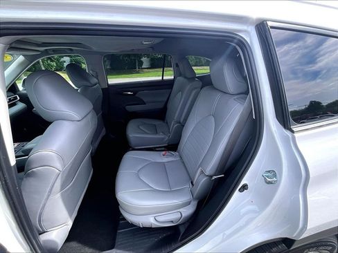 Certified 2026 Toyota Highlander XLE AWD/4WD image 15