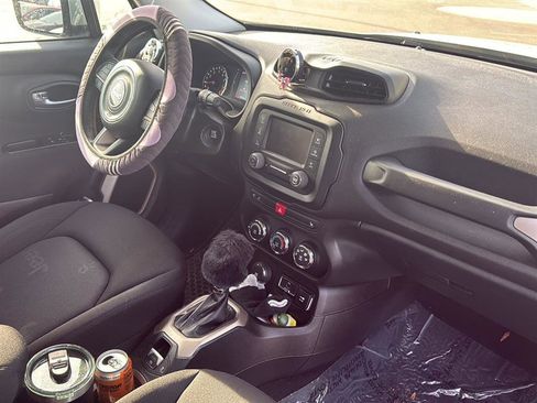 Used 2016 Jeep Renegade Latitude w/ Cold Weather Group image 9
