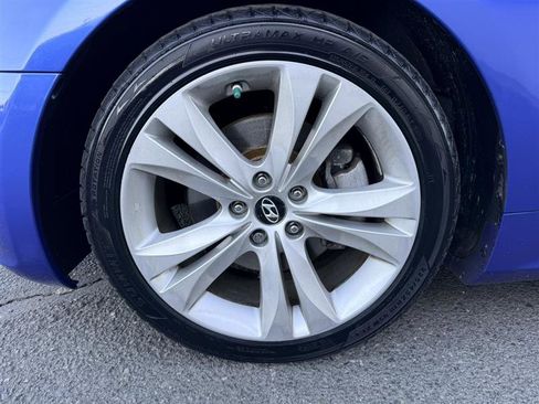 Used 2012 Hyundai Genesis 2.0T RWD image 9