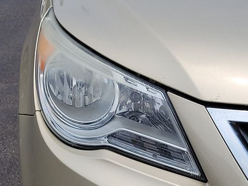 Used 2010 Volkswagen Routan SE FWD image 10