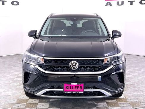 Used 2024 Volkswagen Taos SE image 2