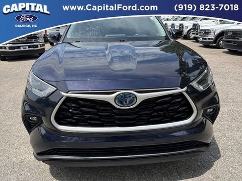 Used 2021 Toyota Highlander XLE AWD/4WD image 10