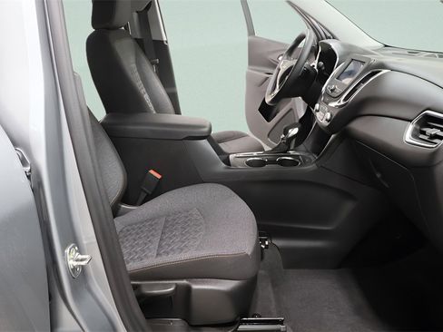 Used 2024 Chevrolet Equinox LT image 30