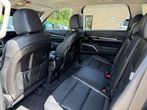 Used 2025 Kia Telluride LX FWD image 14