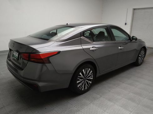 Used 2025 Nissan Altima 2.5 SV FWD image 9