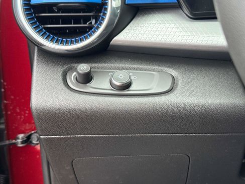 Used 2024 Chevrolet Trax LT image 28