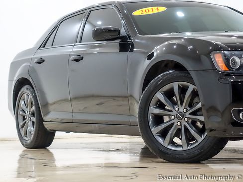 Used 2014 Chrysler 300 S image 4