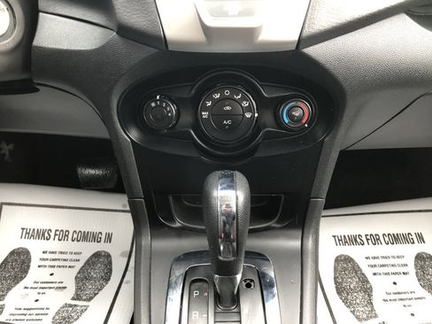 Used 2013 Ford Fiesta SE image 16