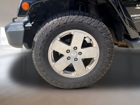Used 2011 Jeep Wrangler Unlimited Sahara AWD/4WD image 30