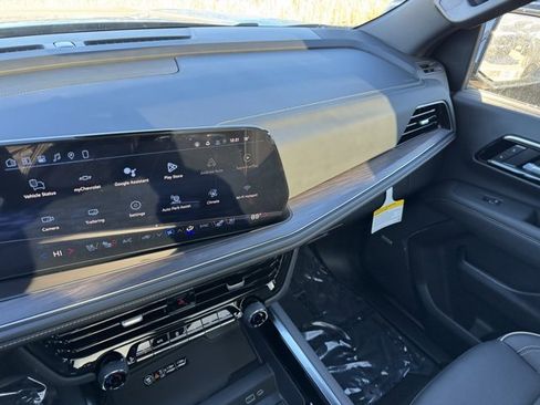 New 2026 Chevrolet Suburban Premier image 23