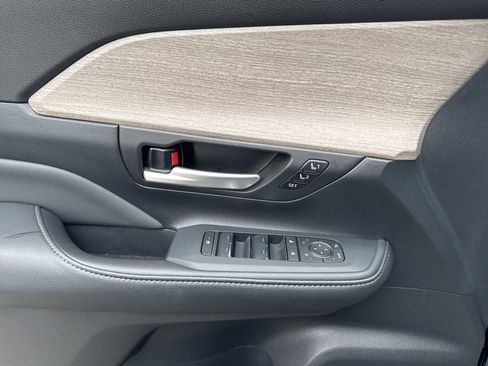 Used 2026 Toyota Grand Highlander AWD image 11
