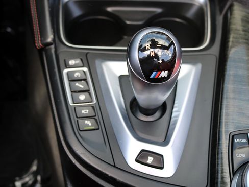 Used 2020 BMW M4 Convertible w/ Executive Package image 34