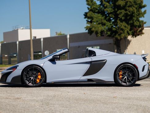 Used 2016 McLaren 675LT Spider image 18