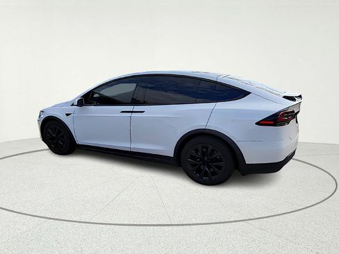 Used 2023 Tesla Model X Plaid image 3