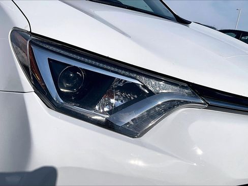 Used 2017 Toyota RAV4 XLE image 27