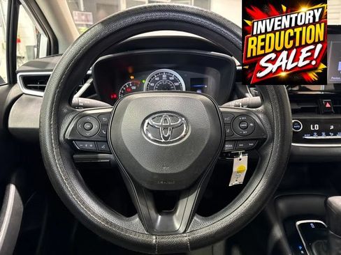 Used 2022 Toyota Corolla LE FWD image 19