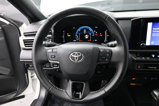 Used 2025 Toyota Camry SE FWD image 12