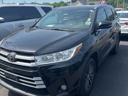 Used 2017 Toyota Highlander XLE w/ Protection Package #3 AWD/4WD image 4