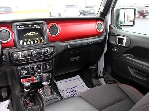 Used 2022 Jeep Wrangler Unlimited Rubicon w/ Cold Weather Group image 28