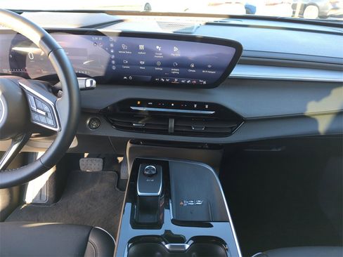 Used 2025 Buick Enclave Preferred image 22