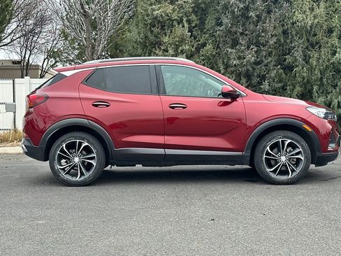 Used 2022 Buick Encore GX Essence w/ Advanced Technology Package image 3