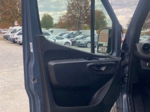 Used 2019 Mercedes-Benz Sprinter 170 image 26