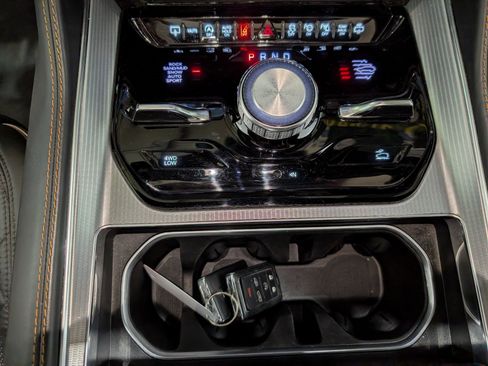 Used 2023 Jeep Grand Wagoneer Series III image 30