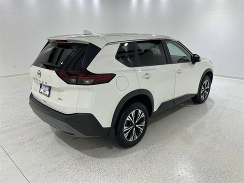 Used 2023 Nissan Rogue SV image 8