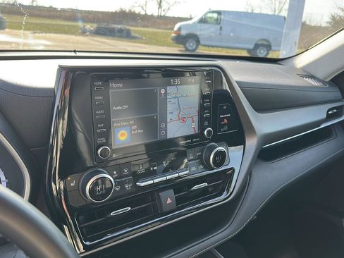 Used 2021 Toyota Highlander XLE image 34