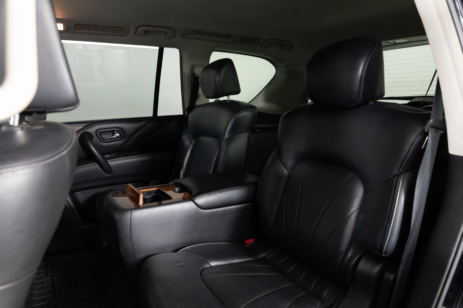 Used 2016 INFINITI QX80 4WD w/ Deluxe Technology Package image 17
