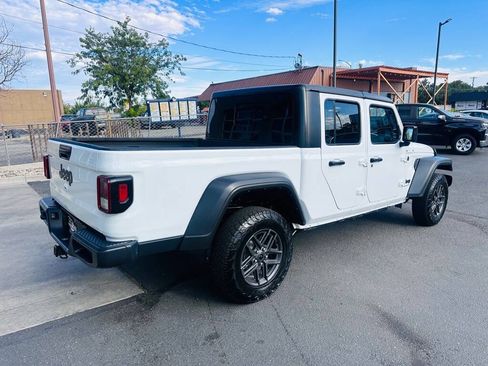 Used 2025 Jeep Gladiator Sport AWD/4WD image 7